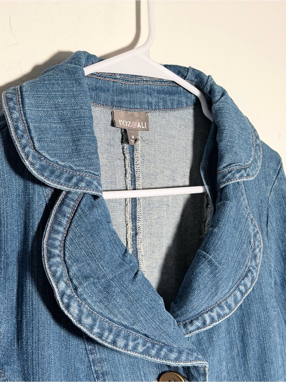 Roz & Ali Medium Blue Denim Blazer Jacket with Scalloped Notch Collar - Picture 4 of 10